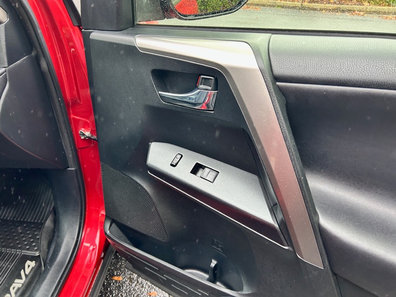 Toyota RAV4 XLE AWD 2017 Toyota RAV4 XLE AWD 2017