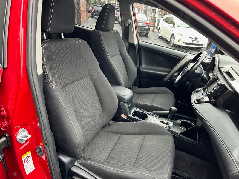 Toyota RAV4 XLE AWD 2017 Toyota RAV4 XLE AWD 2017