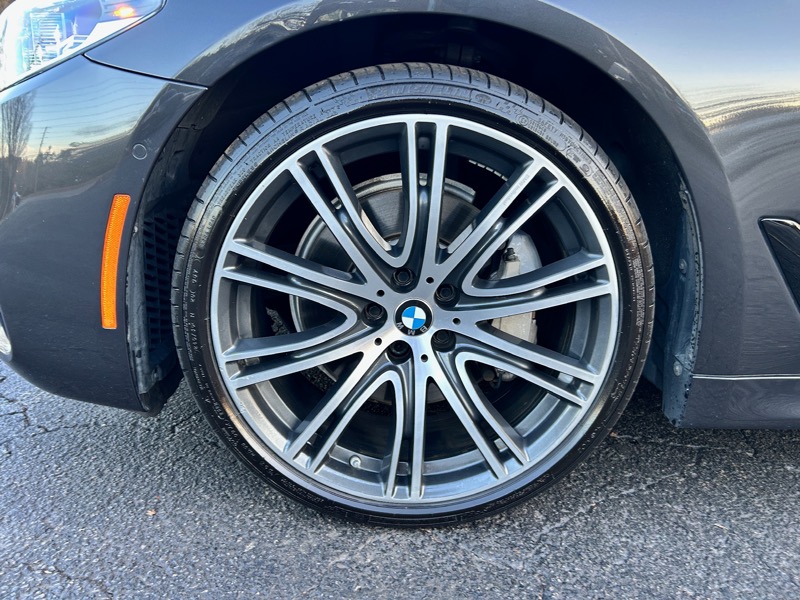 BMW 5-Series 540i 2019