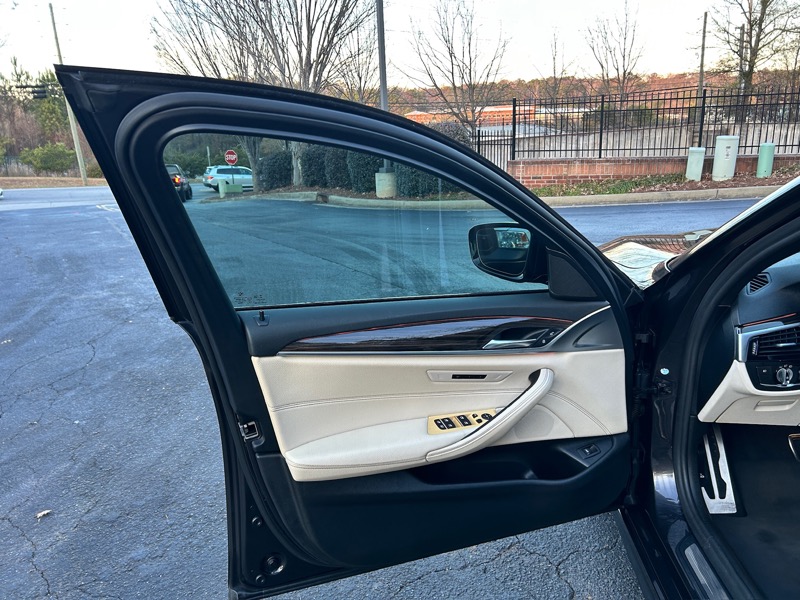 BMW 5-Series 540i 2019