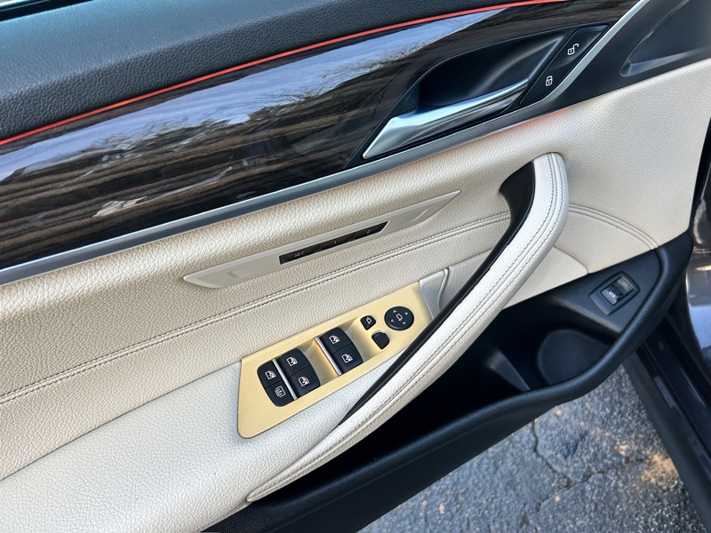 BMW 5-Series 540i 2019