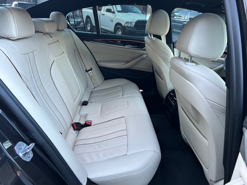 BMW 5-Series 540i 2019