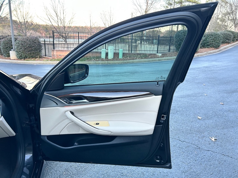 BMW 5-Series 540i 2019