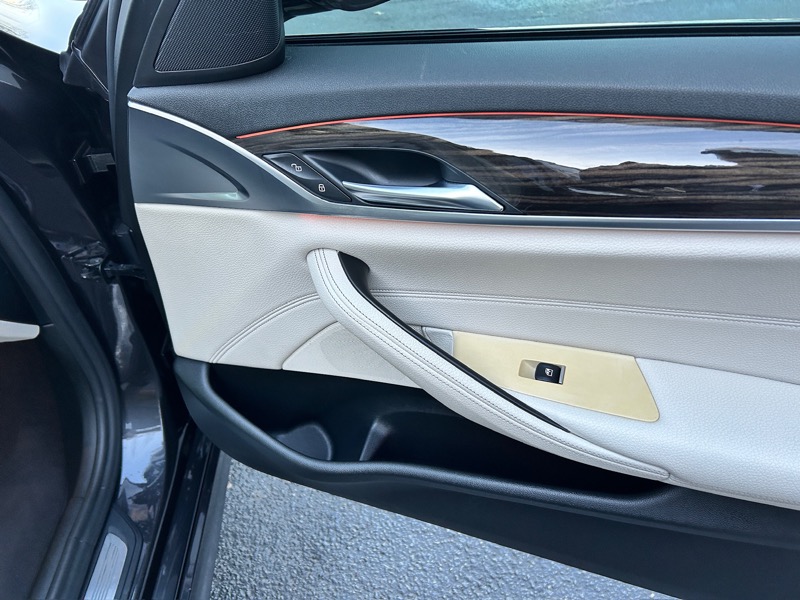 BMW 5-Series 540i 2019