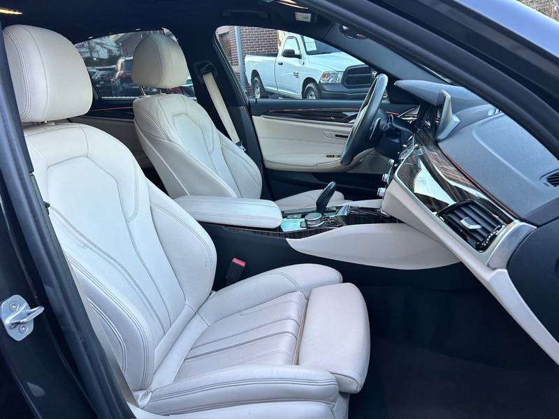 BMW 5-Series 540i 2019