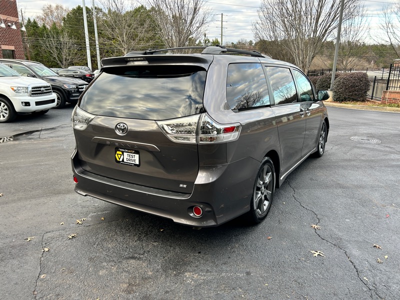 Toyota Sienna SE Premium FWD 8-Passenger V6 2016