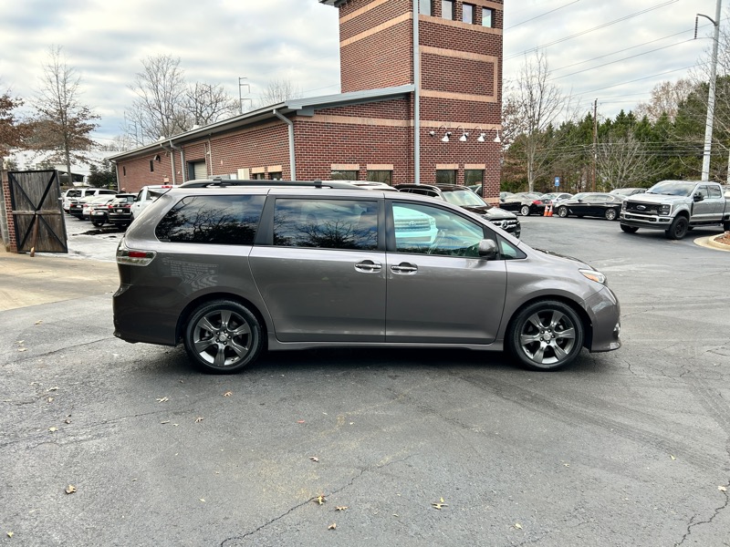 Toyota Sienna SE Premium FWD 8-Passenger V6 2016