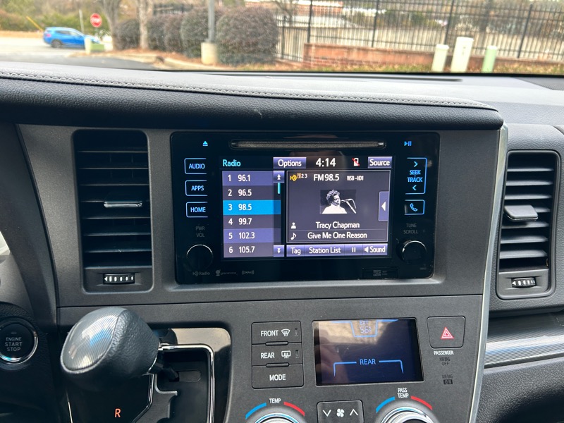 Toyota Sienna SE Premium FWD 8-Passenger V6 2016