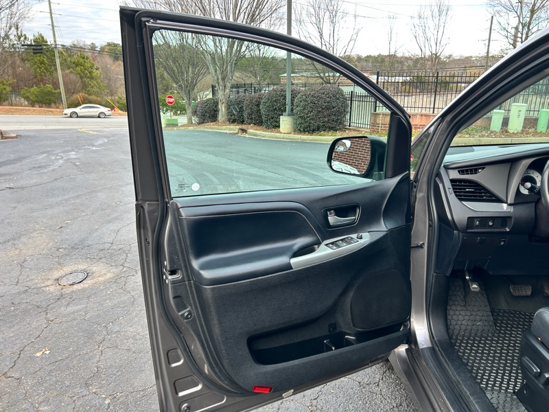 Toyota Sienna SE Premium FWD 8-Passenger V6 2016