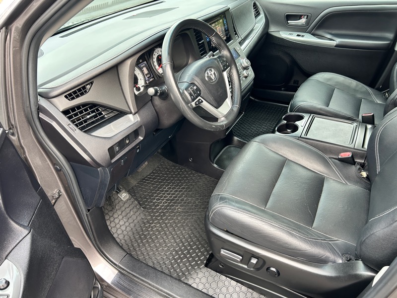 Toyota Sienna SE Premium FWD 8-Passenger V6 2016
