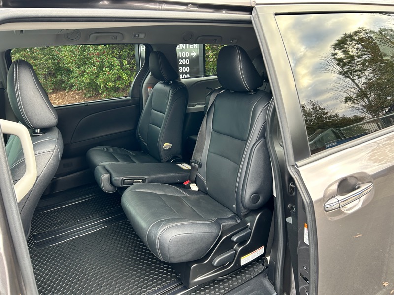 Toyota Sienna SE Premium FWD 8-Passenger V6 2016