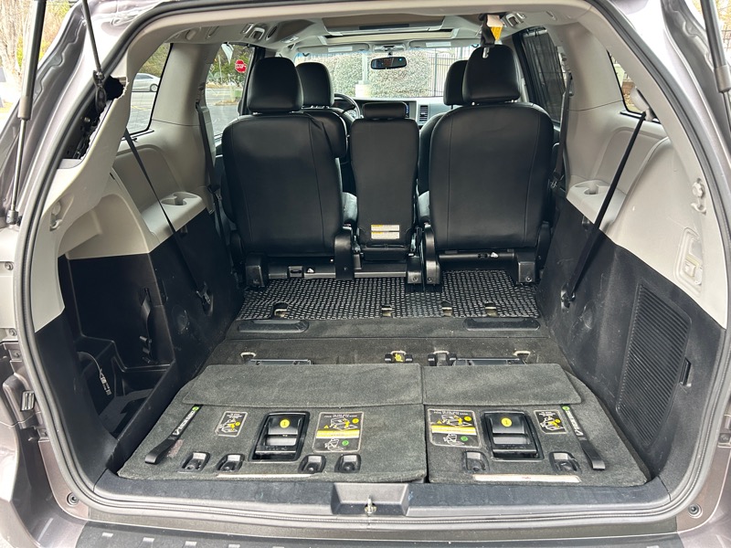 Toyota Sienna SE Premium FWD 8-Passenger V6 2016