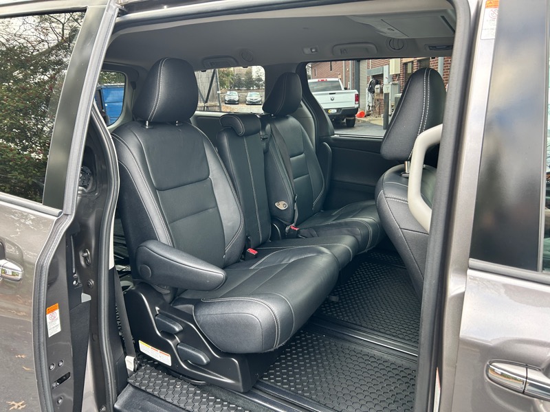 Toyota Sienna SE Premium FWD 8-Passenger V6 2016