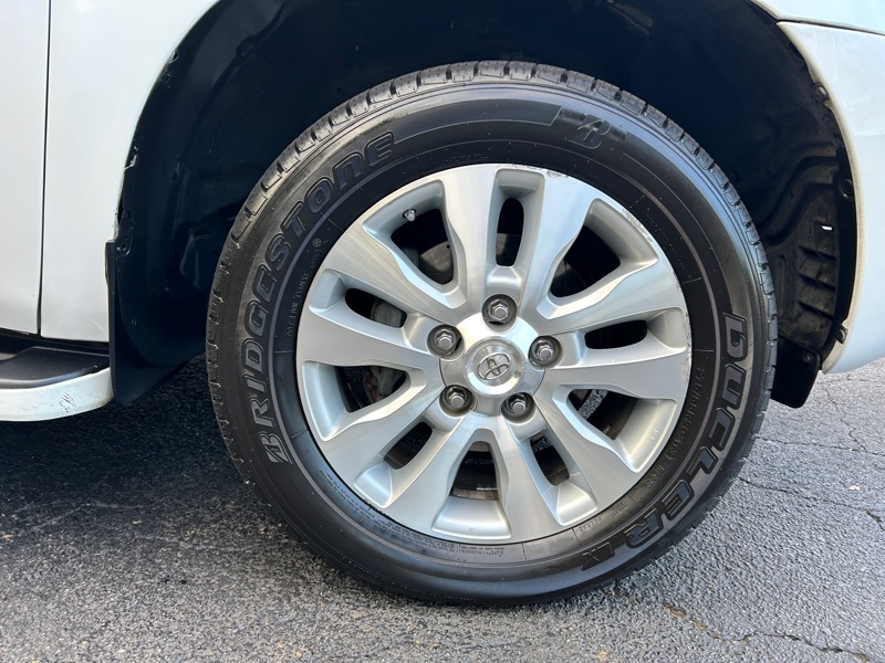 Toyota Sequoia Plantium 4WD 2015