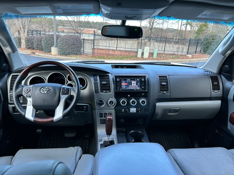 Toyota Sequoia Plantium 4WD 2015