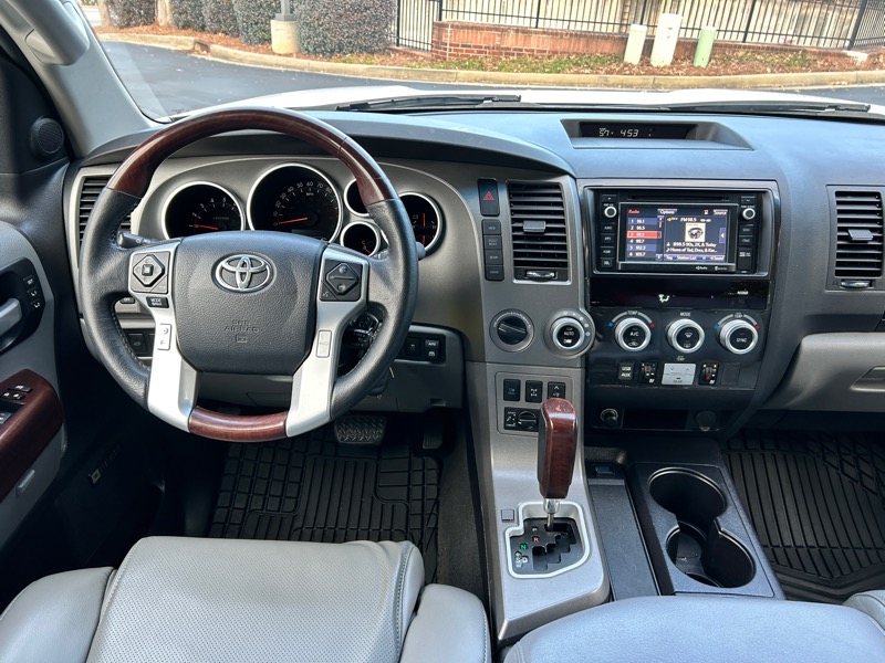 Toyota Sequoia Plantium 4WD 2015