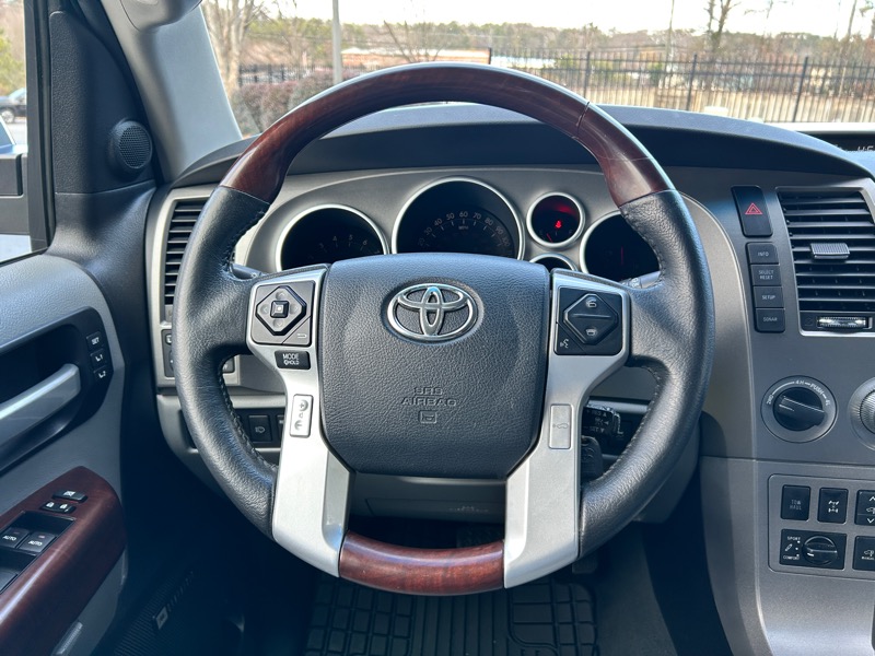 Toyota Sequoia Plantium 4WD 2015