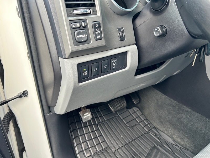 Toyota Sequoia Plantium 4WD 2015