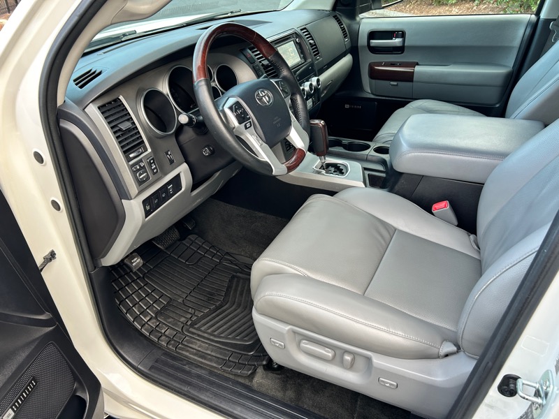 Toyota Sequoia Plantium 4WD 2015