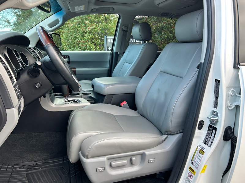 Toyota Sequoia Plantium 4WD 2015