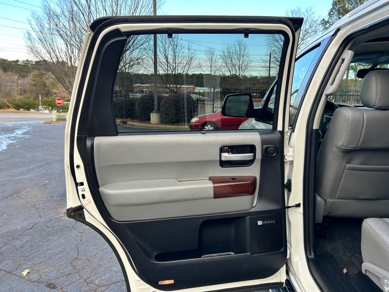 Toyota Sequoia Plantium 4WD 2015