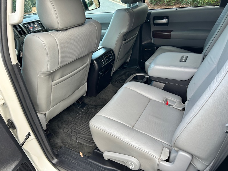 Toyota Sequoia Plantium 4WD 2015