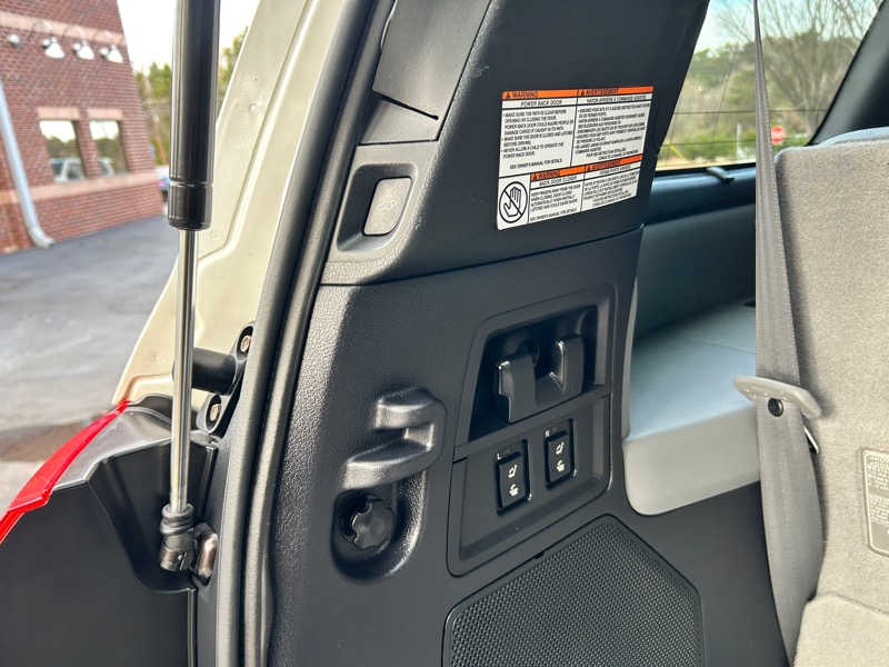 Toyota Sequoia Plantium 4WD 2015