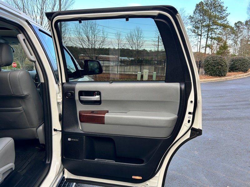 Toyota Sequoia Plantium 4WD 2015