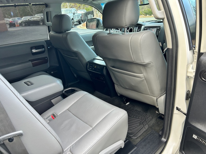 Toyota Sequoia Plantium 4WD 2015
