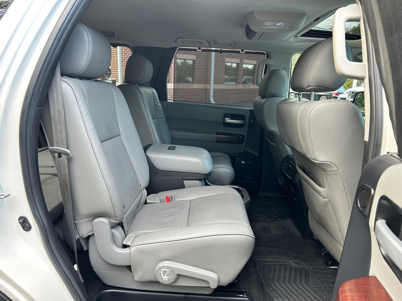 Toyota Sequoia Plantium 4WD 2015