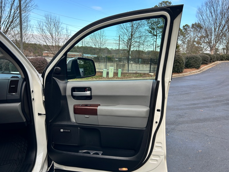 Toyota Sequoia Plantium 4WD 2015