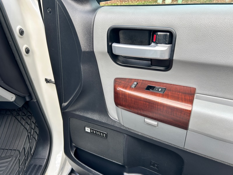 Toyota Sequoia Plantium 4WD 2015