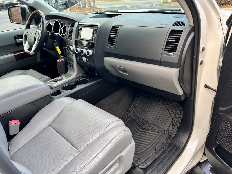 Toyota Sequoia Plantium 4WD 2015