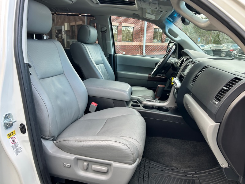 Toyota Sequoia Plantium 4WD 2015