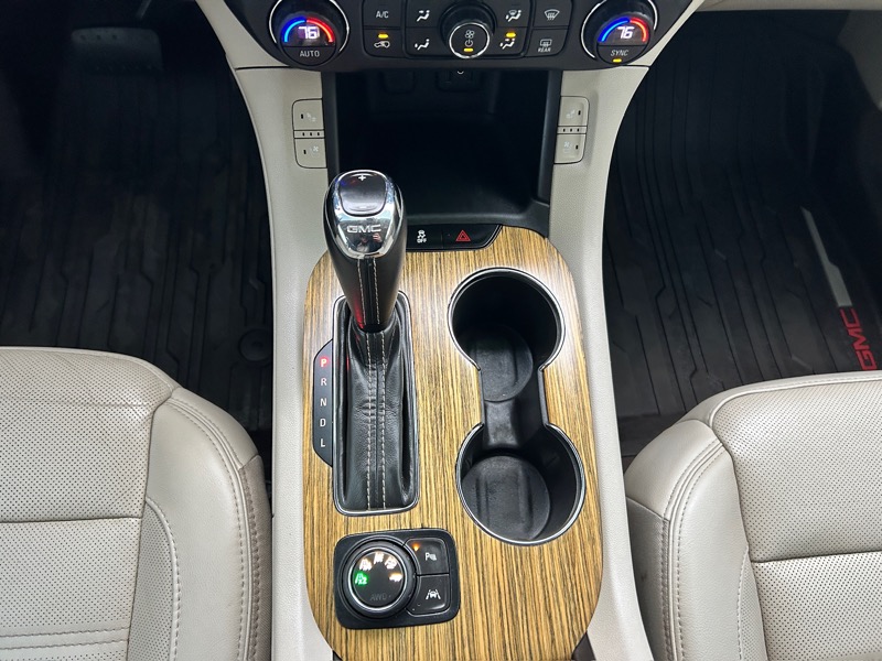 GMC Acadia Denali AWD 2017