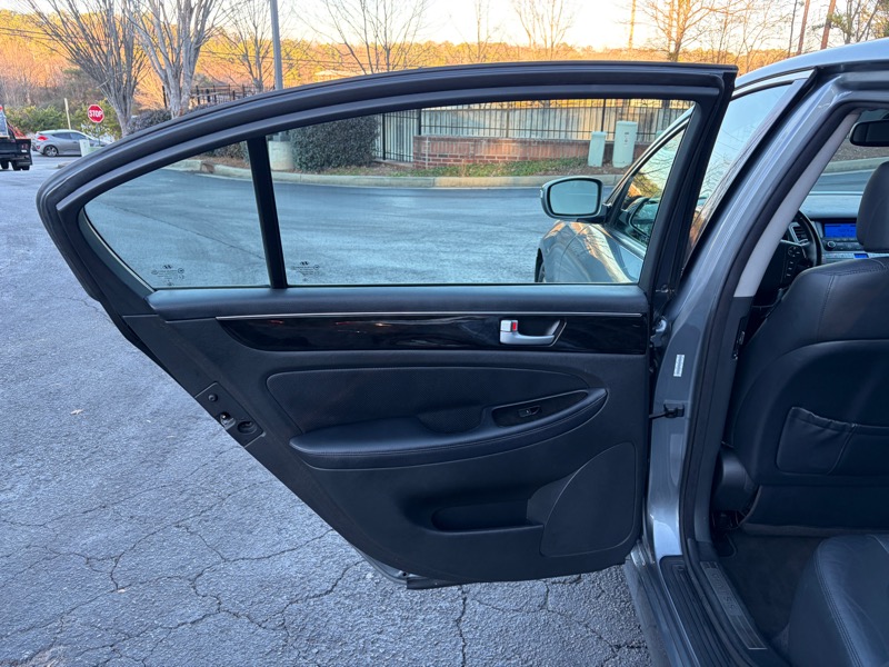 Hyundai Genesis 3.8L 2013