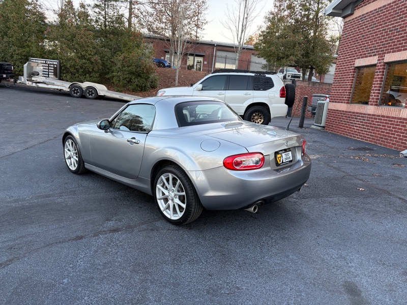 Mazda MX-5 Miata Grand Touring 2011