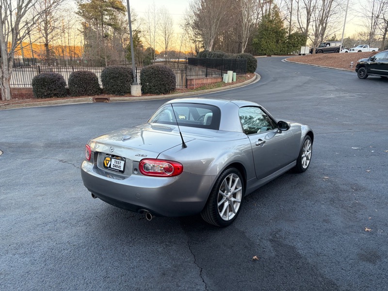 Mazda MX-5 Miata Grand Touring 2011
