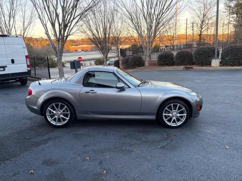 Mazda MX-5 Miata Grand Touring 2011