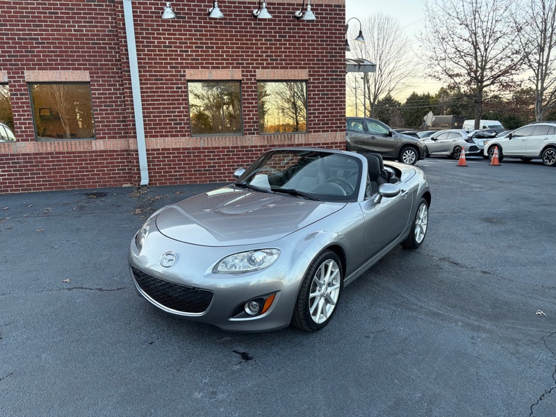 Mazda MX-5 Miata Grand Touring 2011