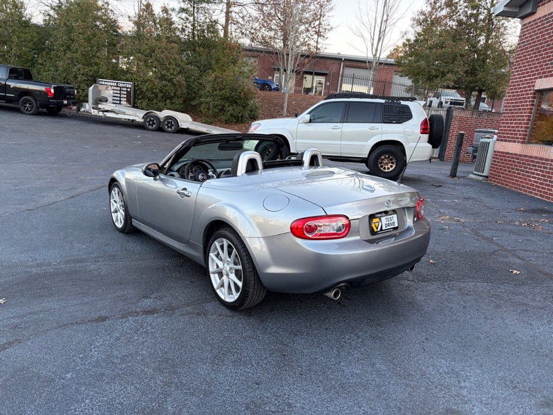 Mazda MX-5 Miata Grand Touring 2011