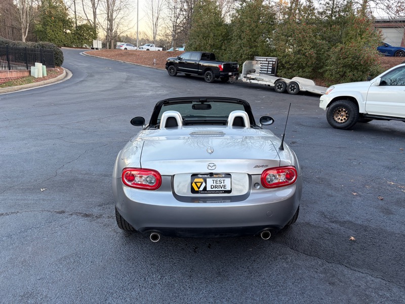 Mazda MX-5 Miata Grand Touring 2011
