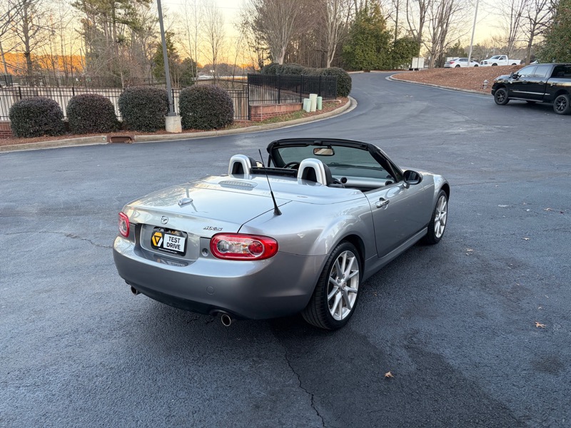 Mazda MX-5 Miata Grand Touring 2011