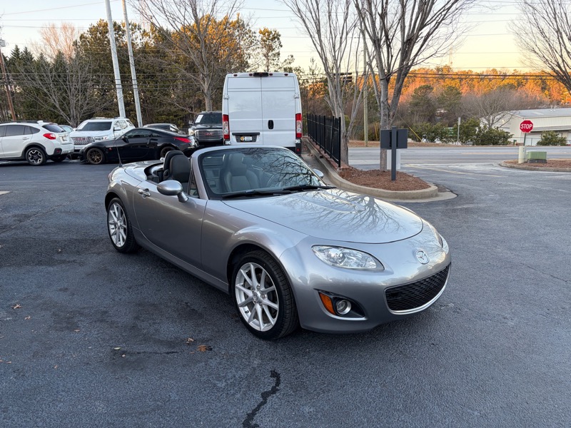 Mazda MX-5 Miata Grand Touring 2011