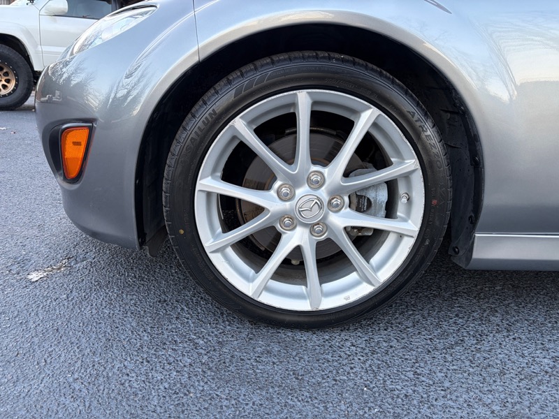 Mazda MX-5 Miata Grand Touring 2011