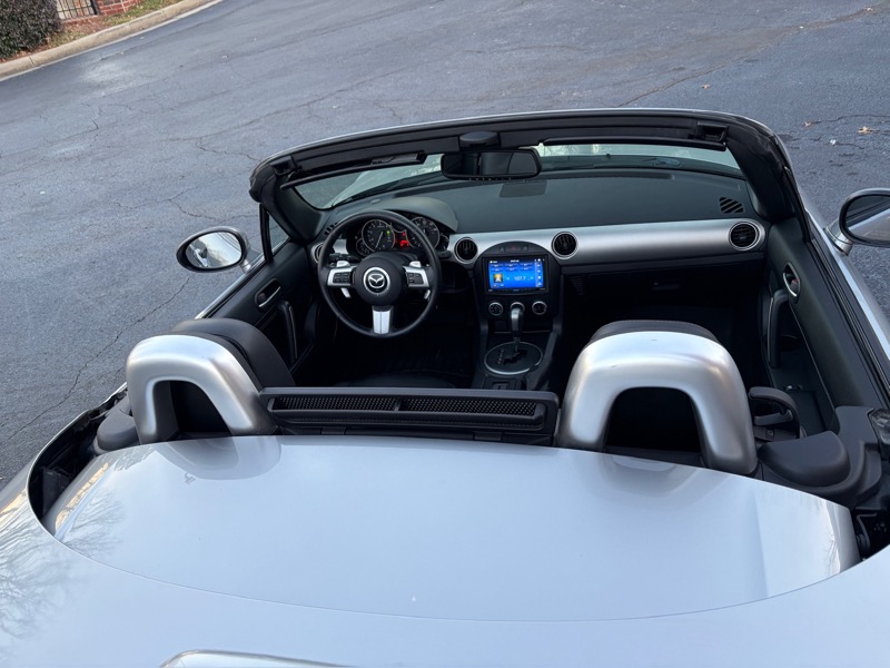 Mazda MX-5 Miata Grand Touring 2011