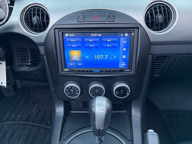 Mazda MX-5 Miata Grand Touring 2011