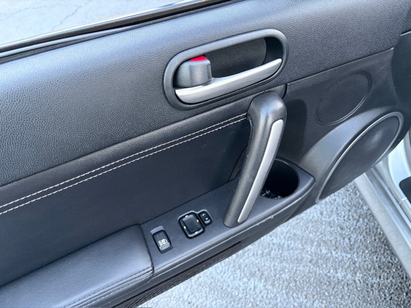 Mazda MX-5 Miata Grand Touring 2011