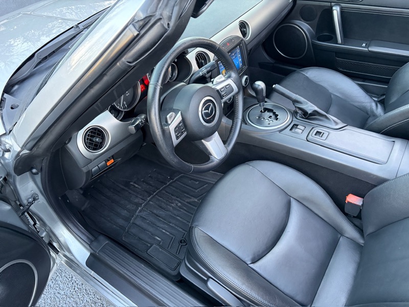 Mazda MX-5 Miata Grand Touring 2011