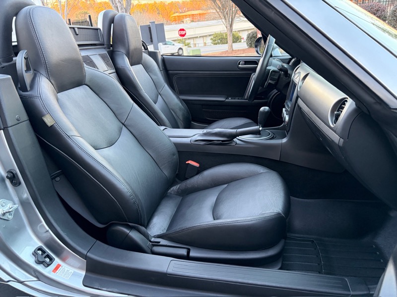 Mazda MX-5 Miata Grand Touring 2011